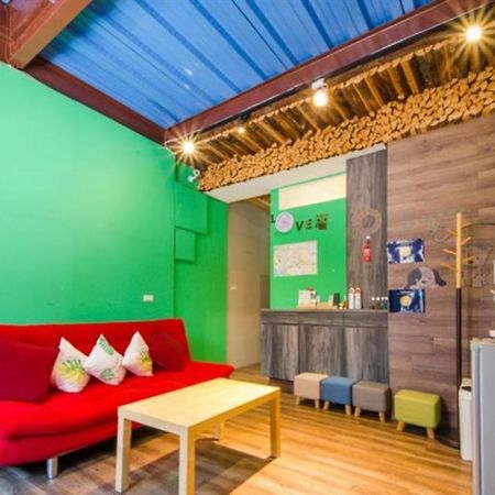 小黑琵416輕旅 Little Happy Hostel Tainan Extérieur photo