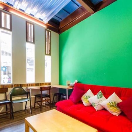 小黑琵416輕旅 Little Happy Hostel Tainan Extérieur photo