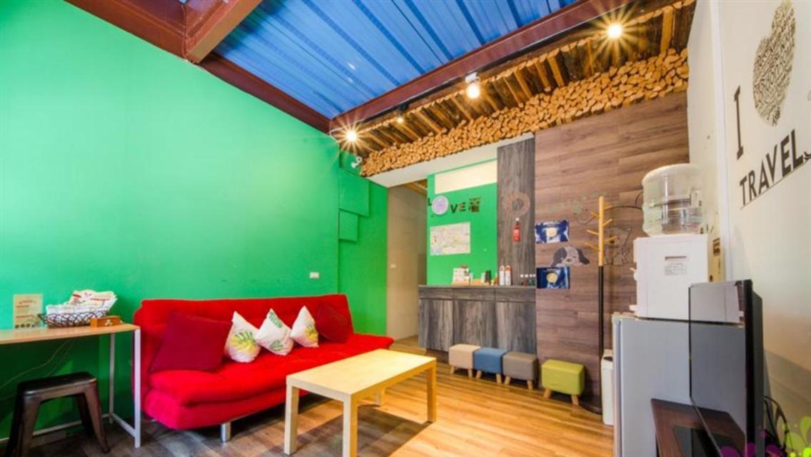 小黑琵416輕旅 Little Happy Hostel Tainan Extérieur photo