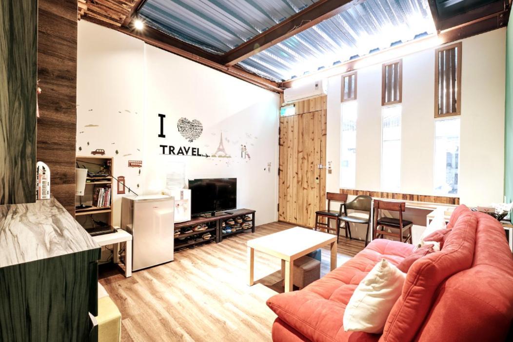 小黑琵416輕旅 Little Happy Hostel Tainan Extérieur photo