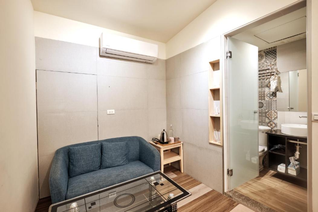 小黑琵416輕旅 Little Happy Hostel Tainan Extérieur photo