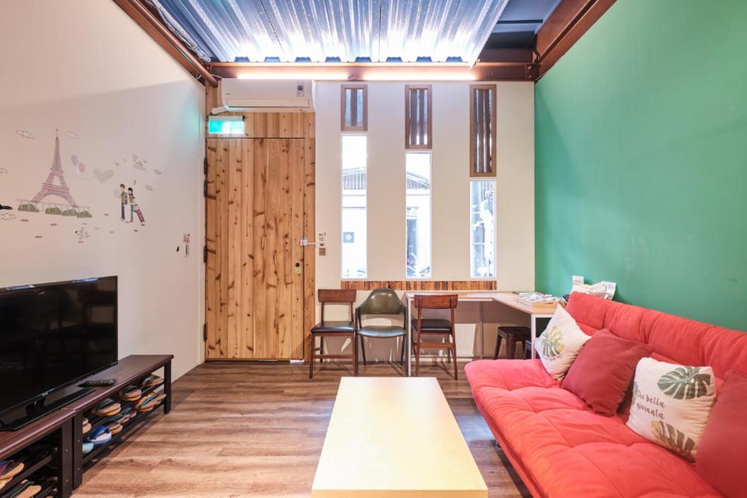 小黑琵416輕旅 Little Happy Hostel Tainan Extérieur photo