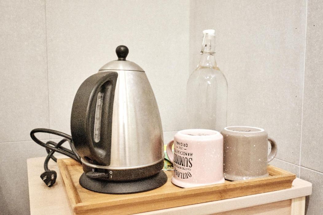 小黑琵416輕旅 Little Happy Hostel Tainan Extérieur photo