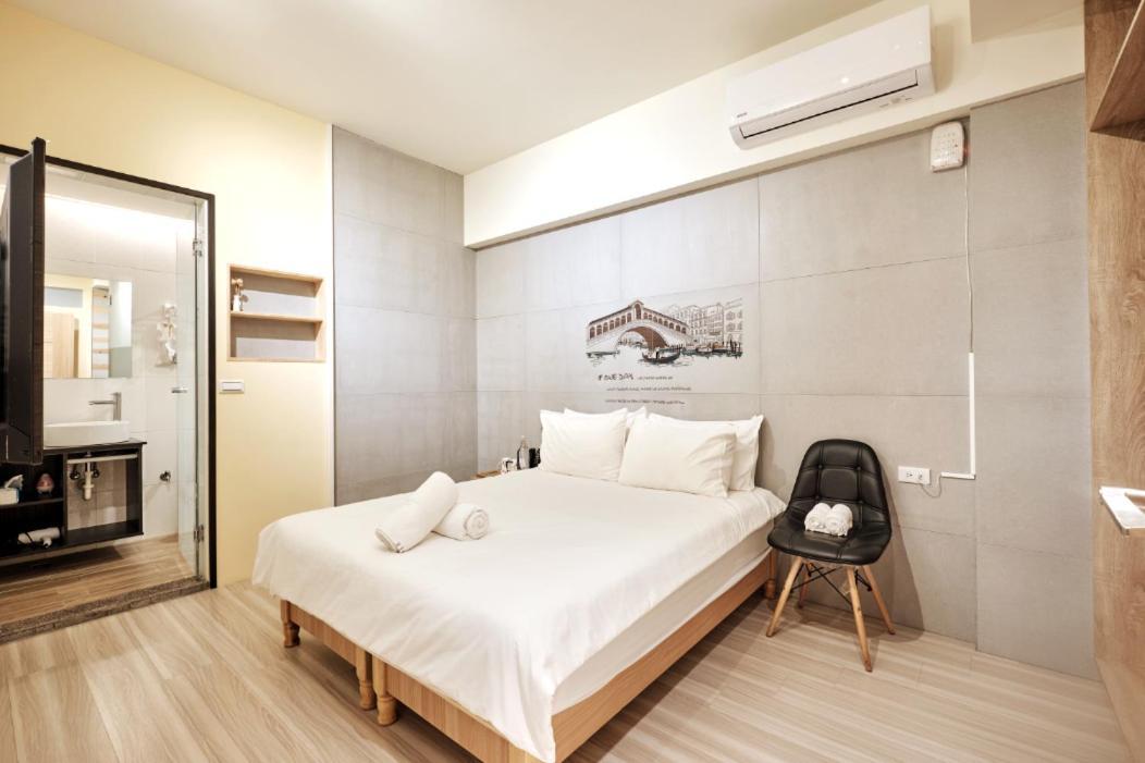 小黑琵416輕旅 Little Happy Hostel Tainan Extérieur photo